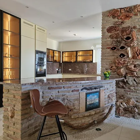 Arian Mit Tollem Meeresblick Und Luxusausstattung In Gialasi ヴィラ エピダウロス