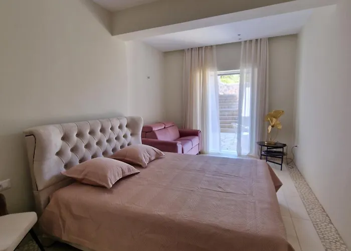 Arian Mit Tollem Meeresblick Und Luxusausstattung In Gialasi